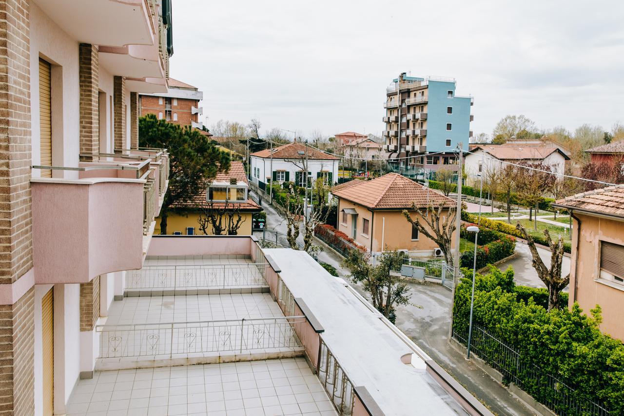 Hotel Villa Claudia Беллария-Иджеа-Марина Экстерьер фото