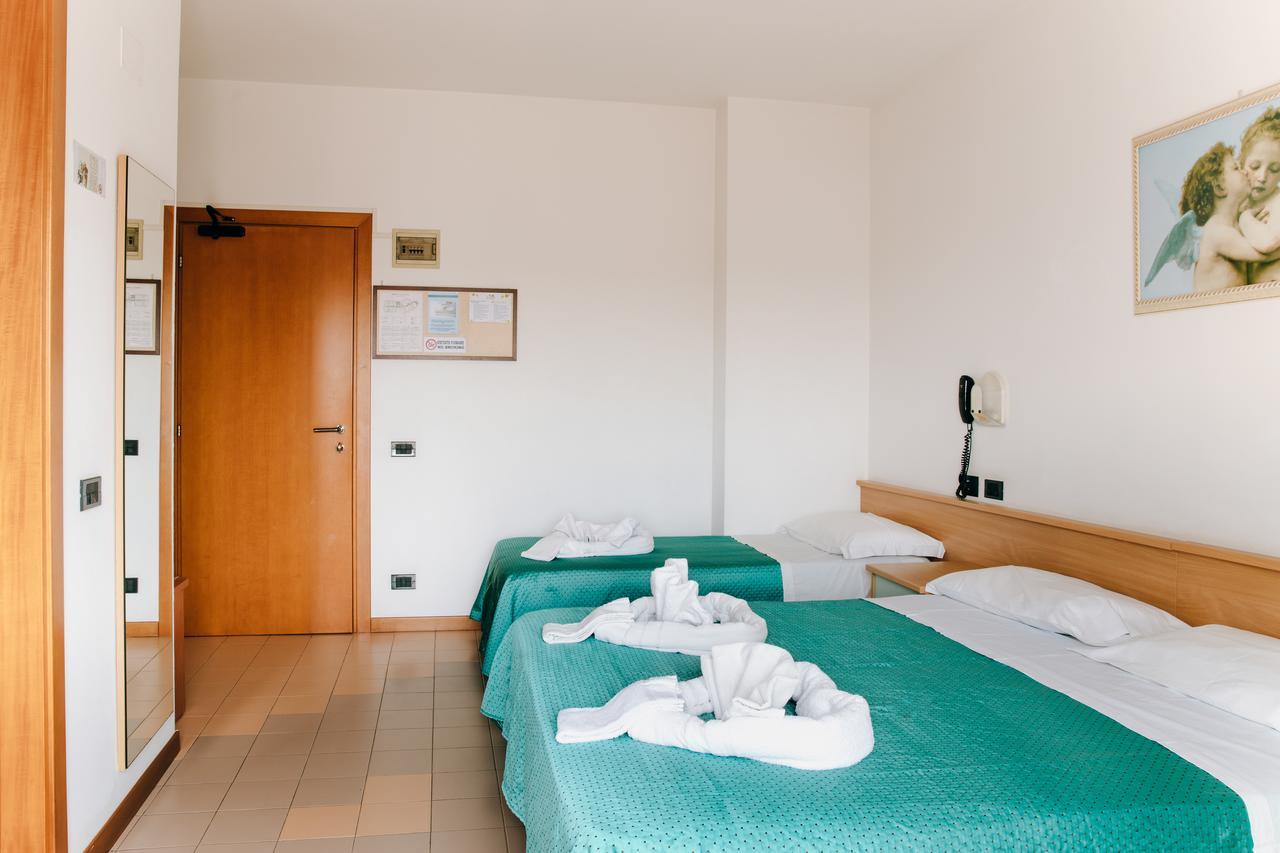 Hotel Villa Claudia Беллария-Иджеа-Марина Экстерьер фото