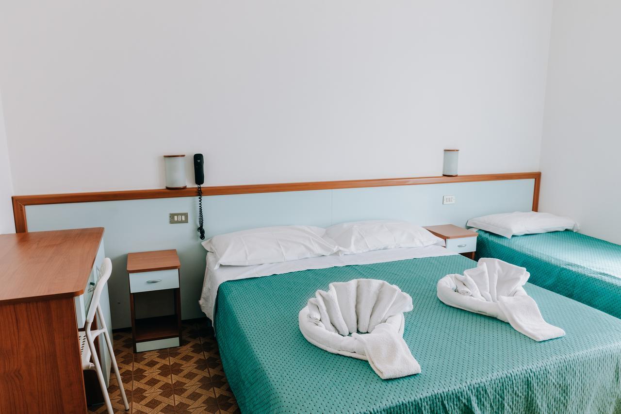 Hotel Villa Claudia Беллария-Иджеа-Марина Экстерьер фото