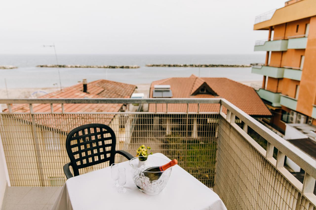 Hotel Villa Claudia Беллария-Иджеа-Марина Экстерьер фото