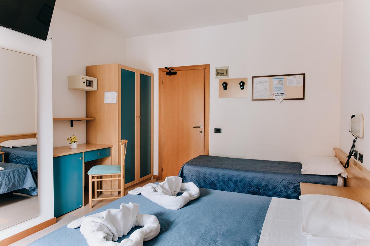 Hotel Villa Claudia Беллария-Иджеа-Марина Экстерьер фото