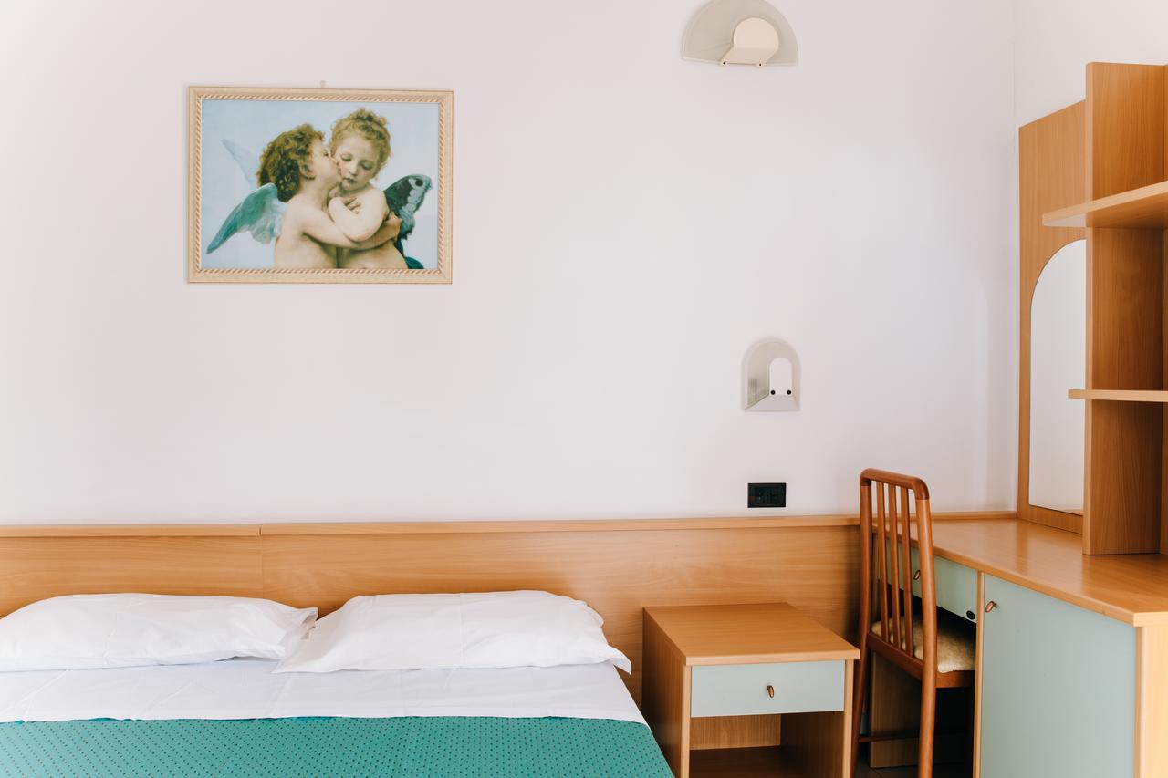 Hotel Villa Claudia Беллария-Иджеа-Марина Экстерьер фото