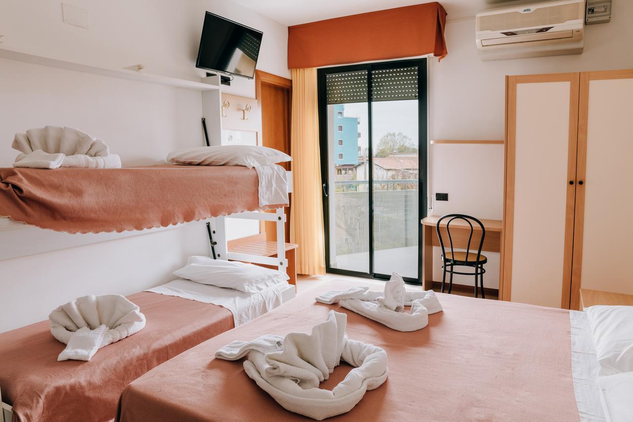 Hotel Villa Claudia Беллария-Иджеа-Марина Экстерьер фото
