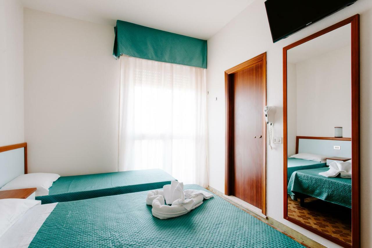 Hotel Villa Claudia Беллария-Иджеа-Марина Экстерьер фото